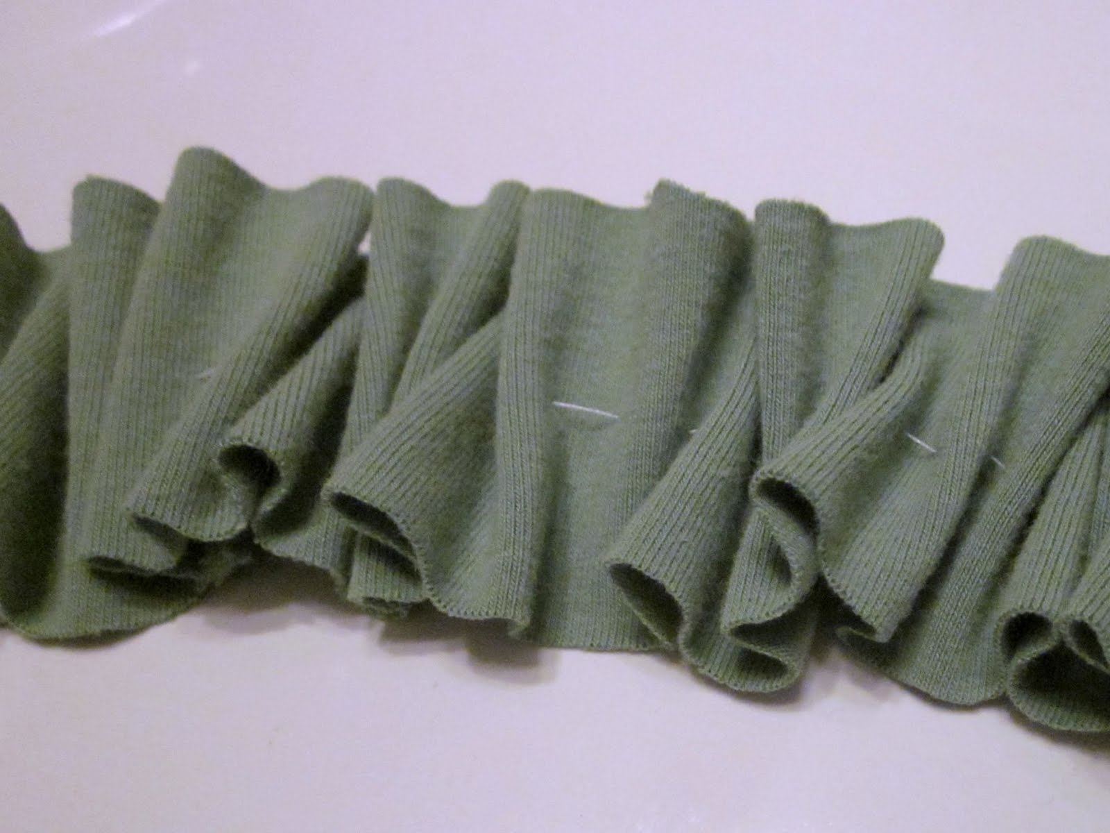 Nikkis' Nacs point and shoot ruffled wrist strap {tutorial}