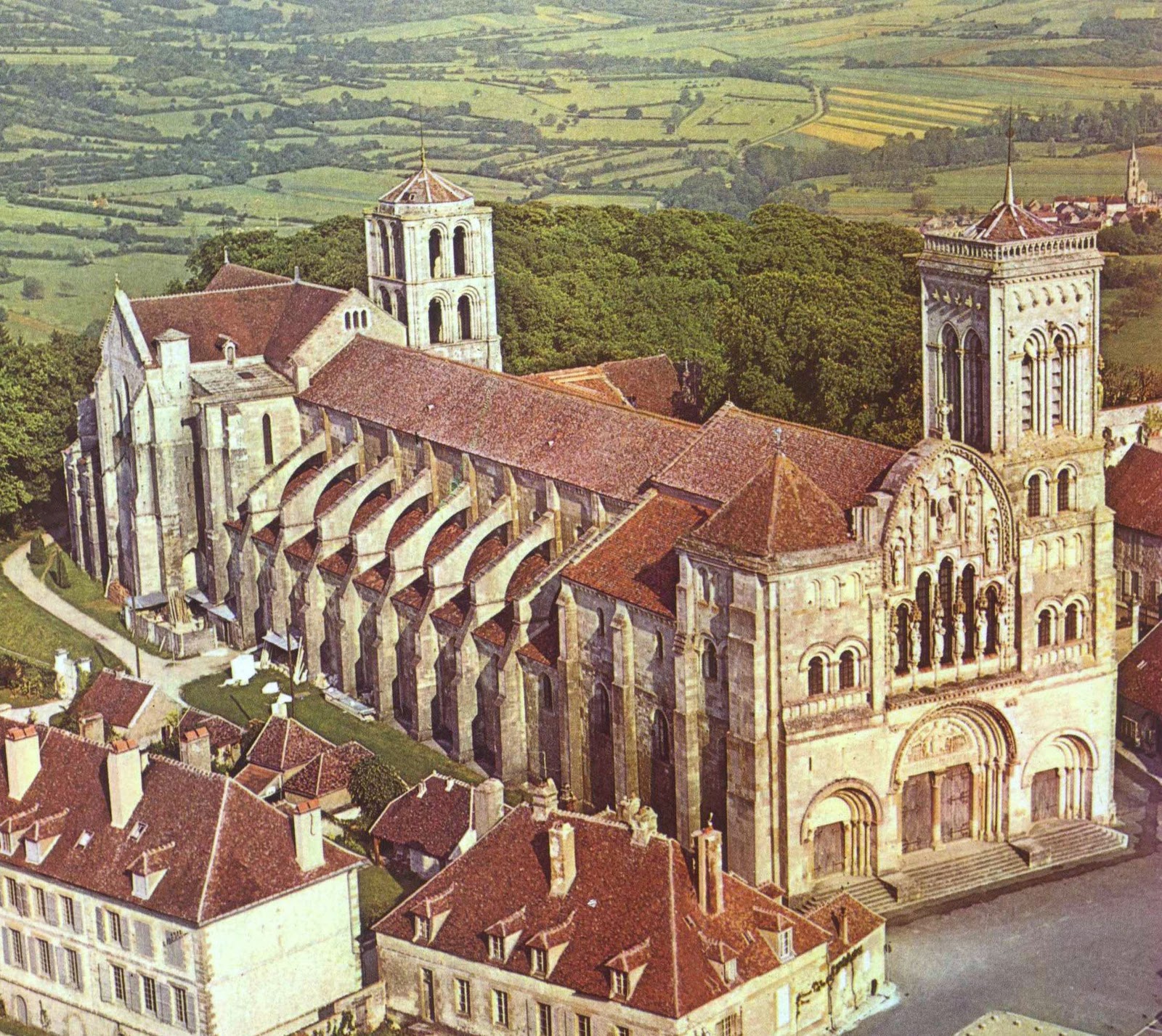 arch Ste. Madeleine, Vézelay, France (1146 CE), Romanesque