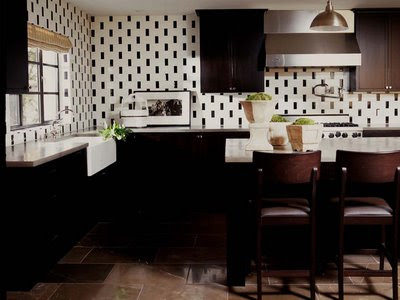 The combination of light and dark cabinetry colors blend with rich 