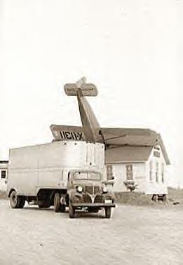 Plane crashes into diner on route 40 in Delaware, 1939