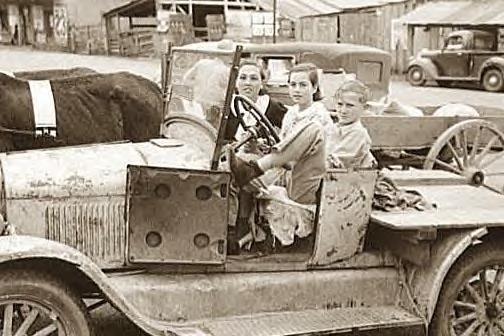 Family in farm truck, San Augustine, Texas, Saturday, 1939
