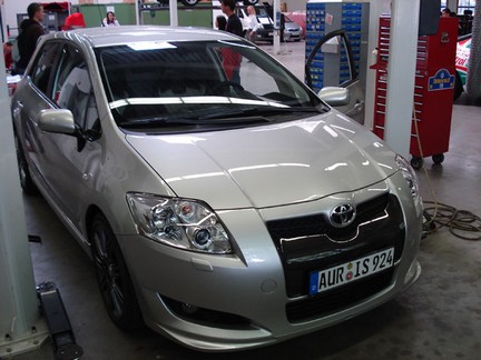 [rezza foournitoTtoyota_auris_ts_1.jpg]