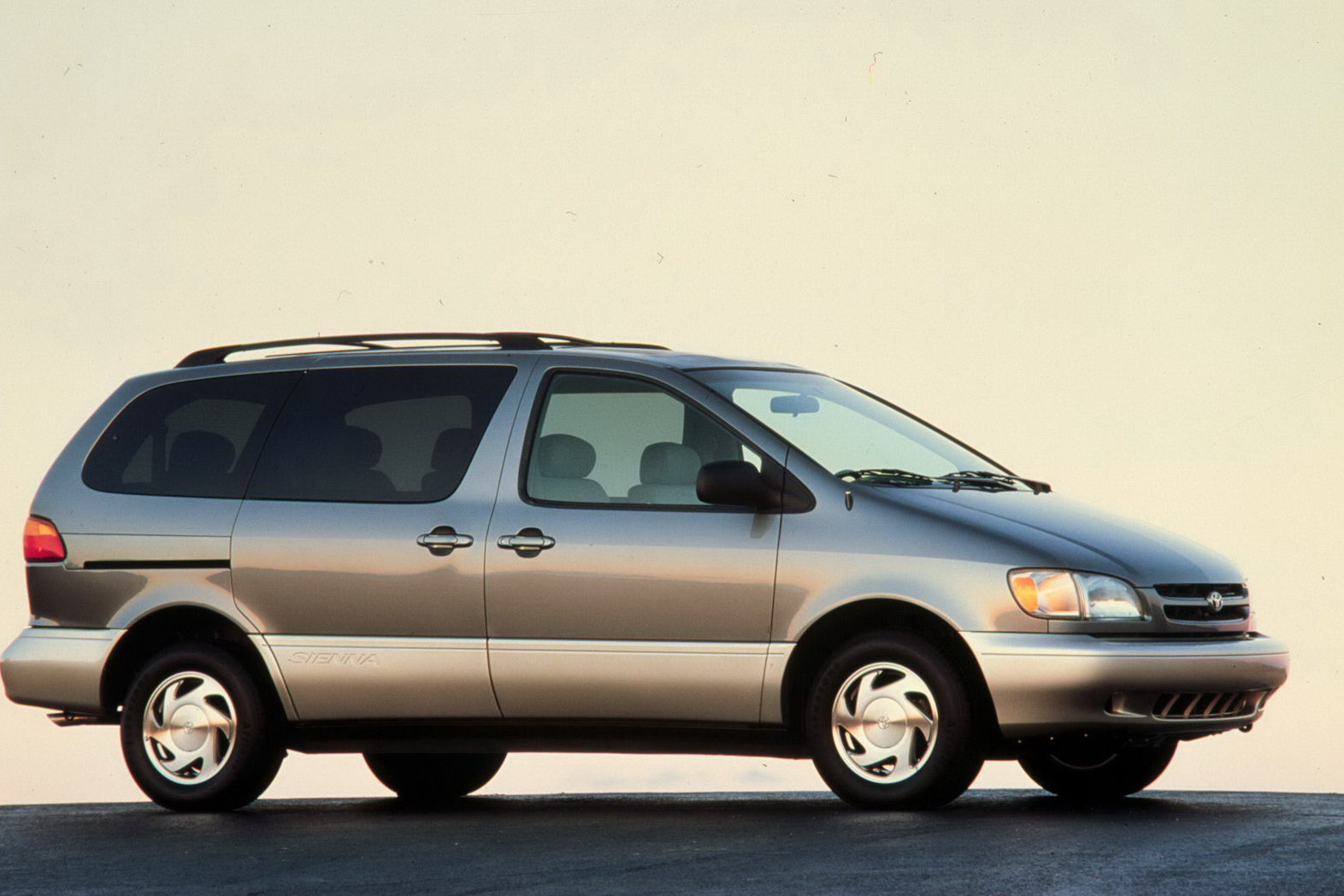 2000 Toyota sienna tire size