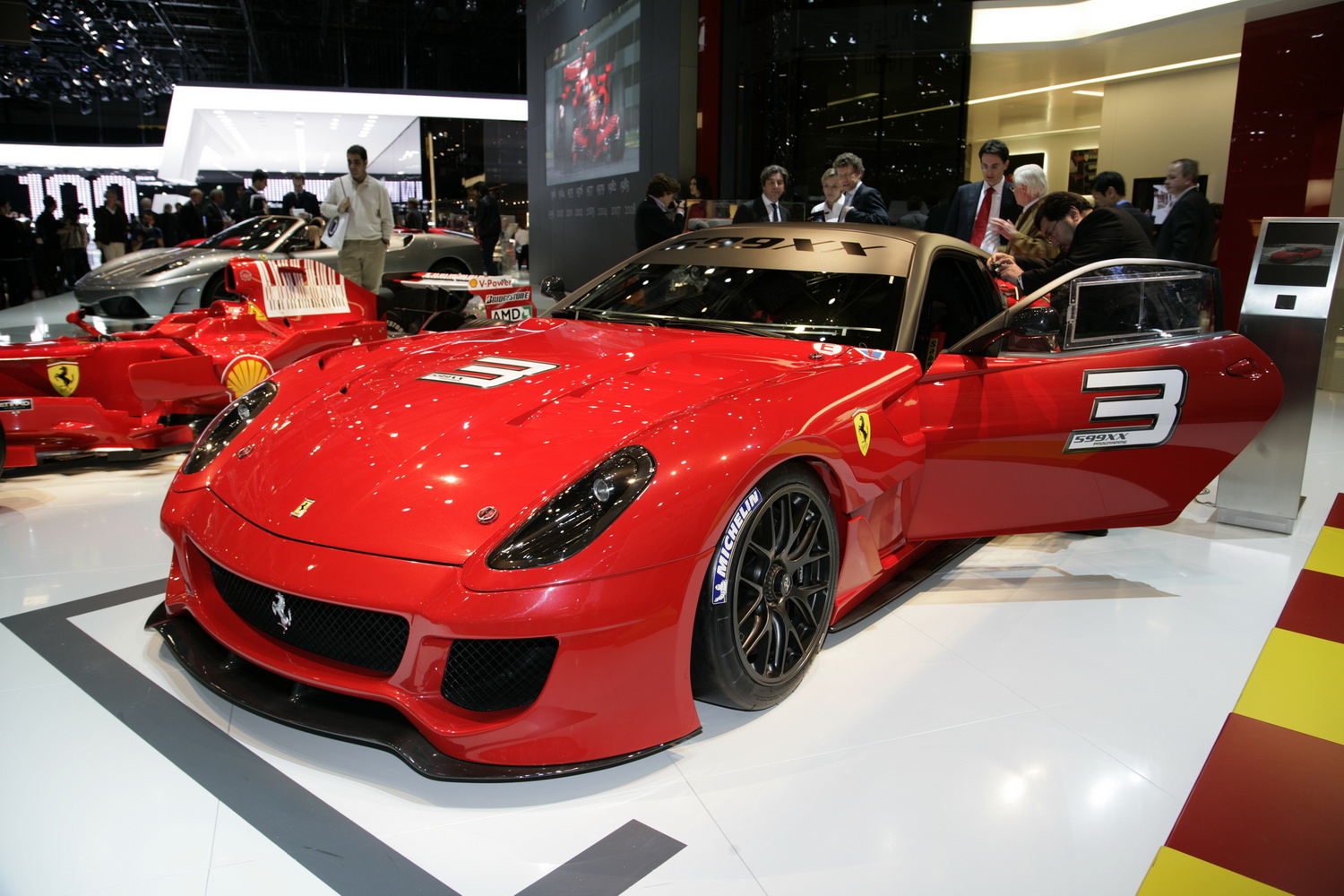 SPORT CARS 2011: Ferrari 599XX: New Track-Focused Version with 700HP V12