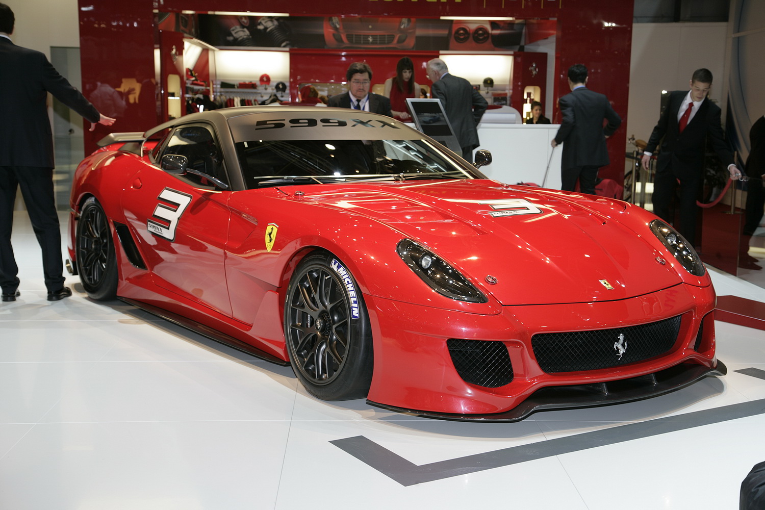 SPORT CARS 2011: Ferrari 599XX: New Track-Focused Version with 700HP V12