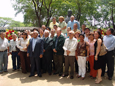 Pioneros ofrendaron en plaza Bolívar del VIPI