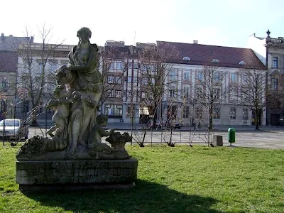 Flora statue