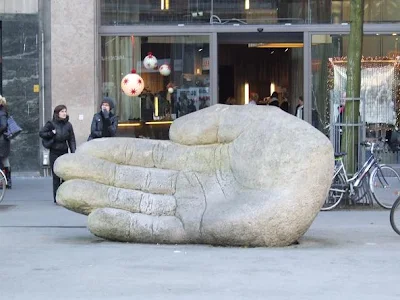 statue of hand