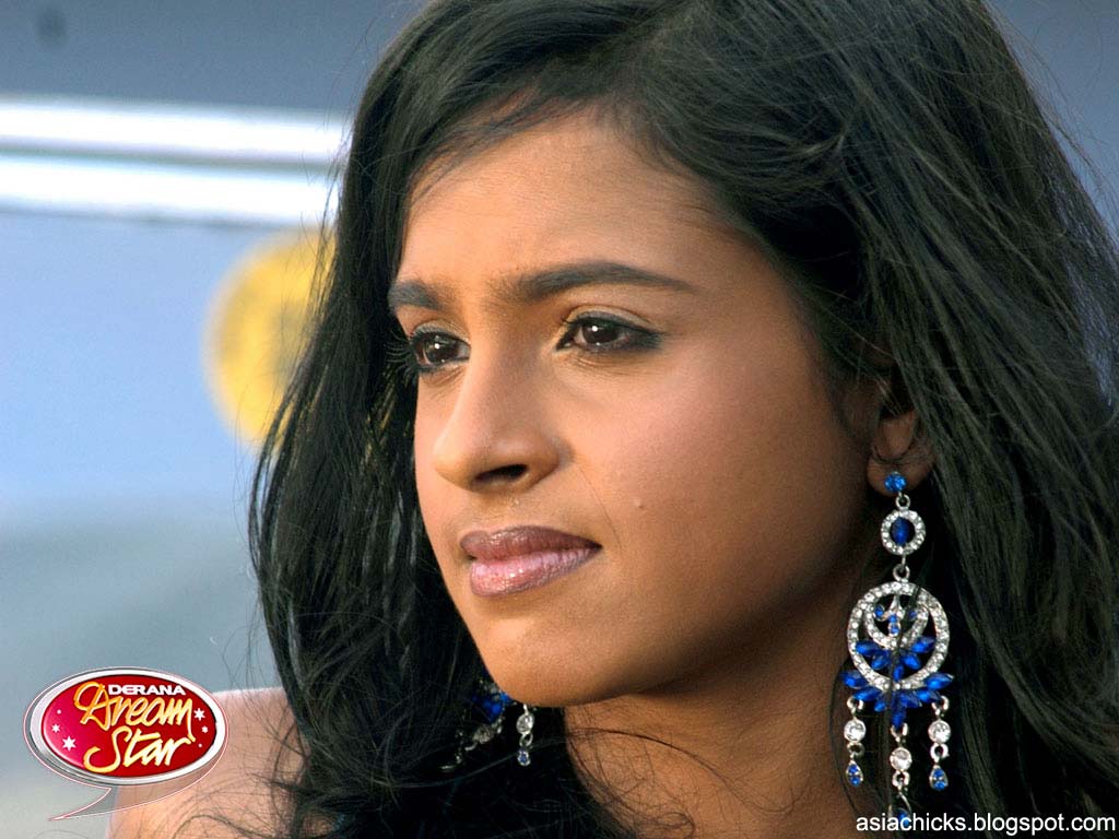 wallpaper_dds_kamani_lasanthika_02.jpg