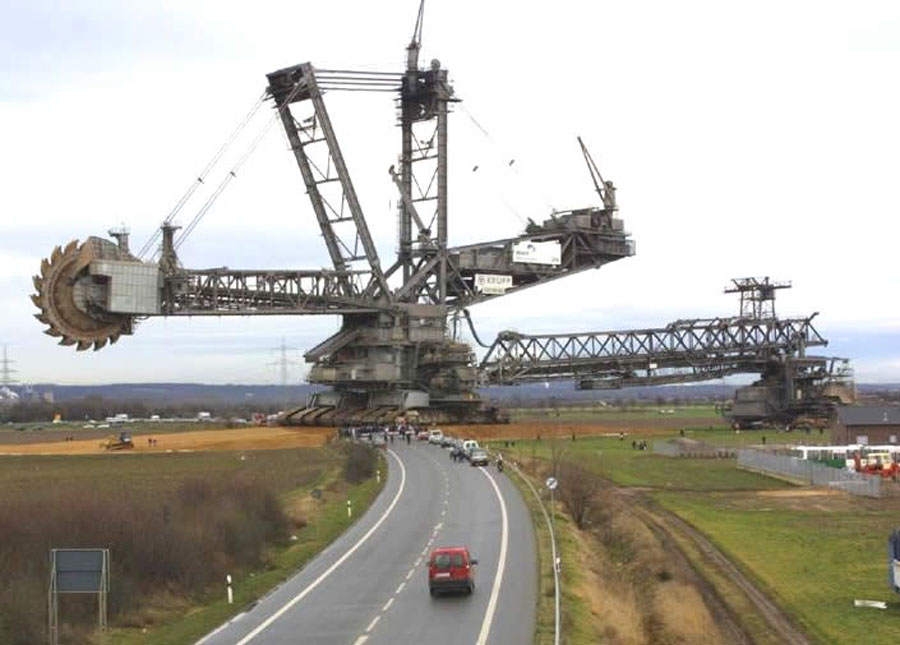 Deutsch heute Thyssen Krupp's BucketWheel Excavator