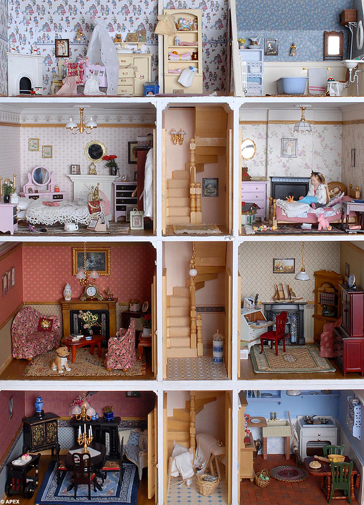 Victorian Doll House Furniture