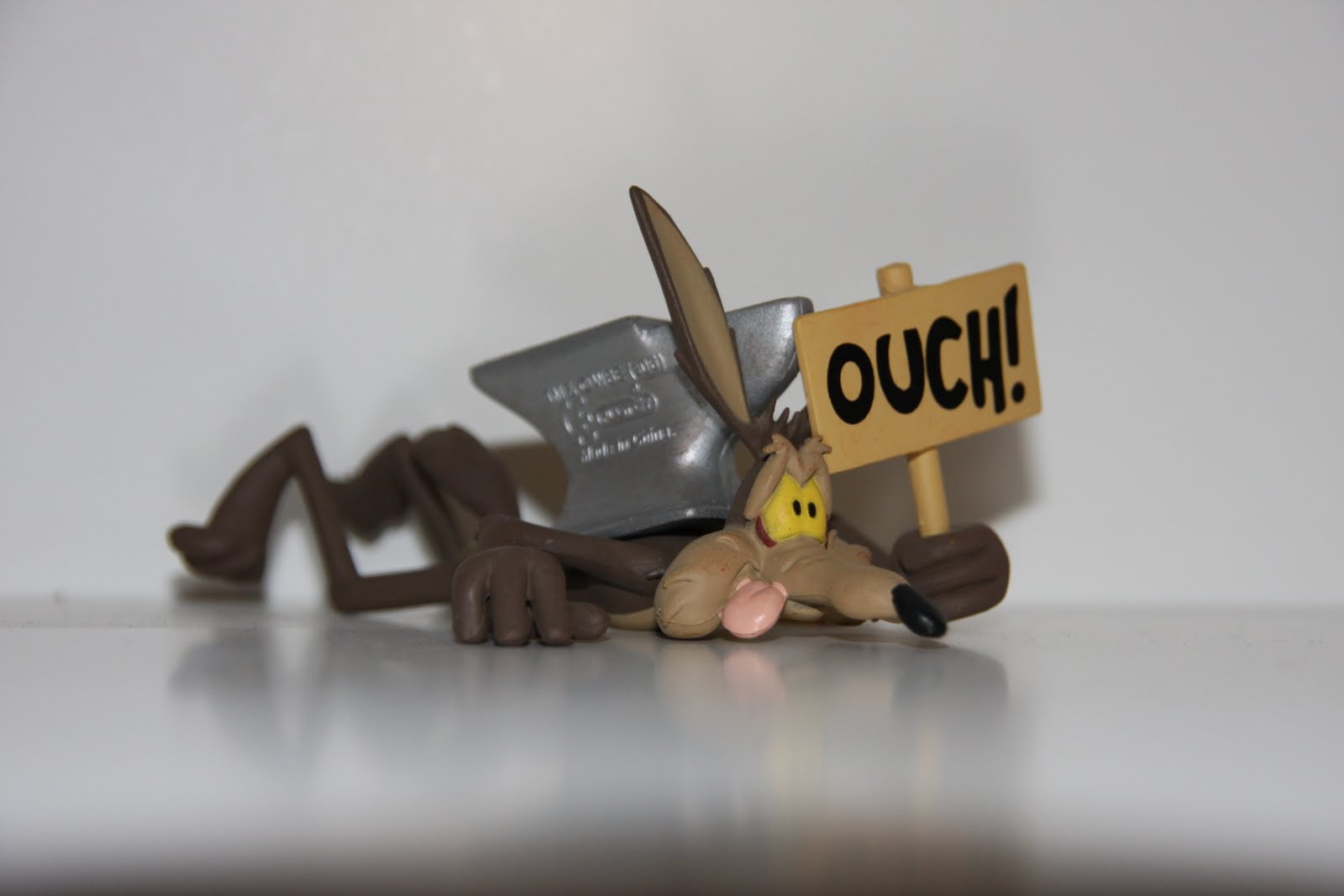 wile e coyote toy