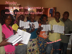 Distribuição de Bíblia na África pelo pastor Jair Cardozo