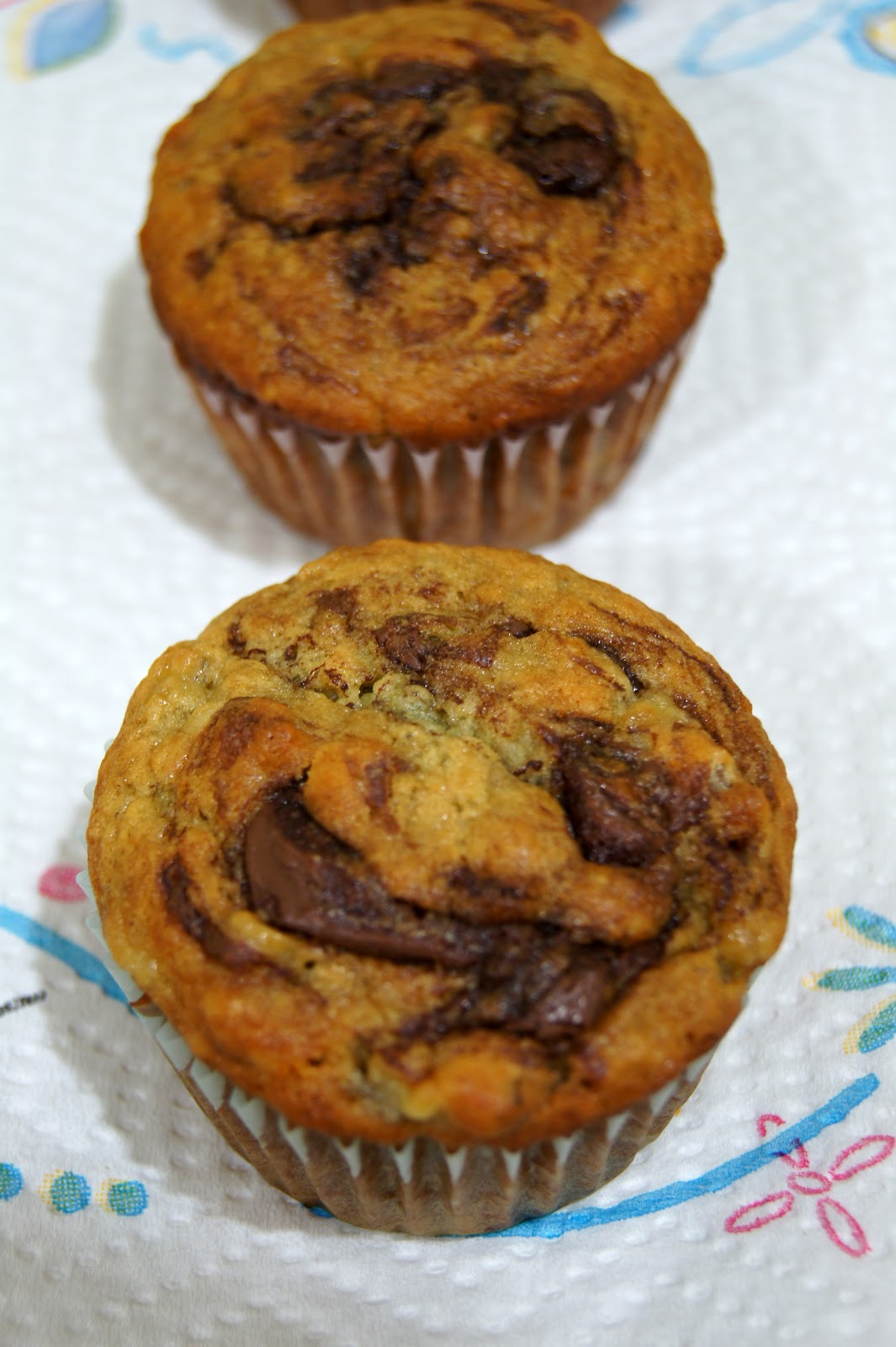 Simple Vegetarian Recipes: Eggless Nutella filled Banana muffins