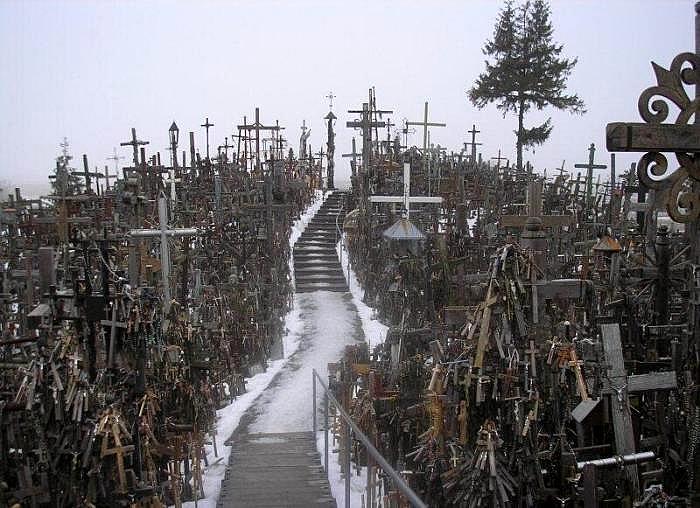 [crosses_hill_004.jpg]