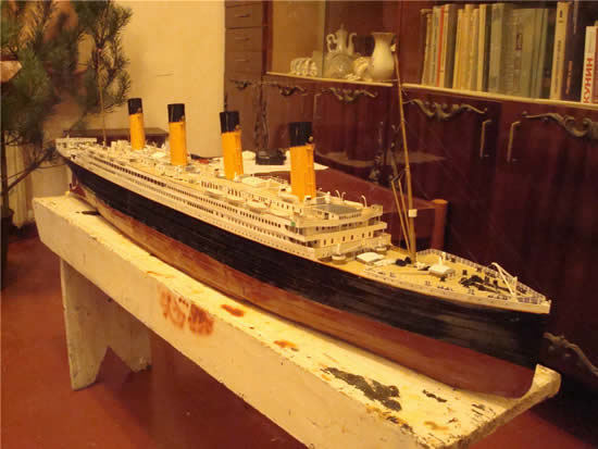 [titanic_paper_model_02.jpg]