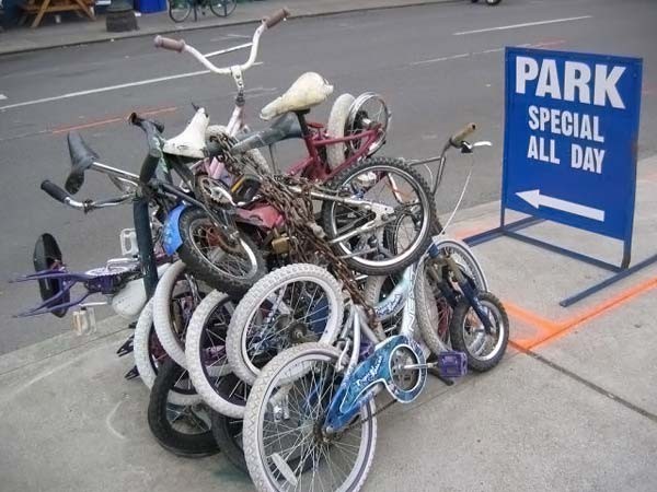 [strange-bicycle-parking-01.jpg]