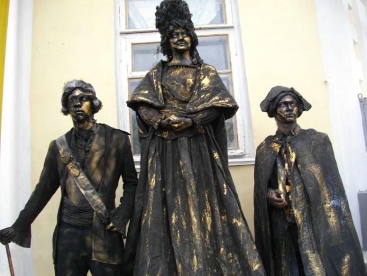 [live_statues_30.jpg]