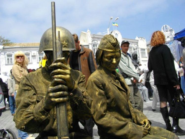 [live_statues_19.jpg]
