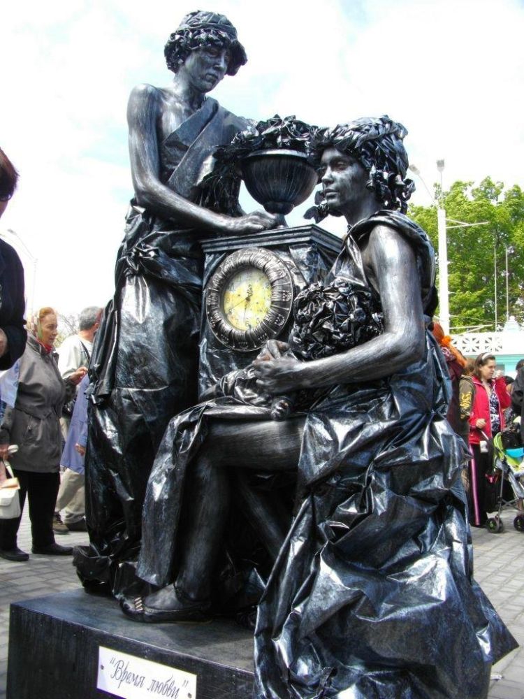 [live_statues_08.jpg]