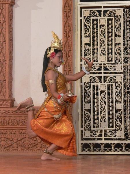 [643215-Danza-khmer--Khmer-dance-0.jpg]