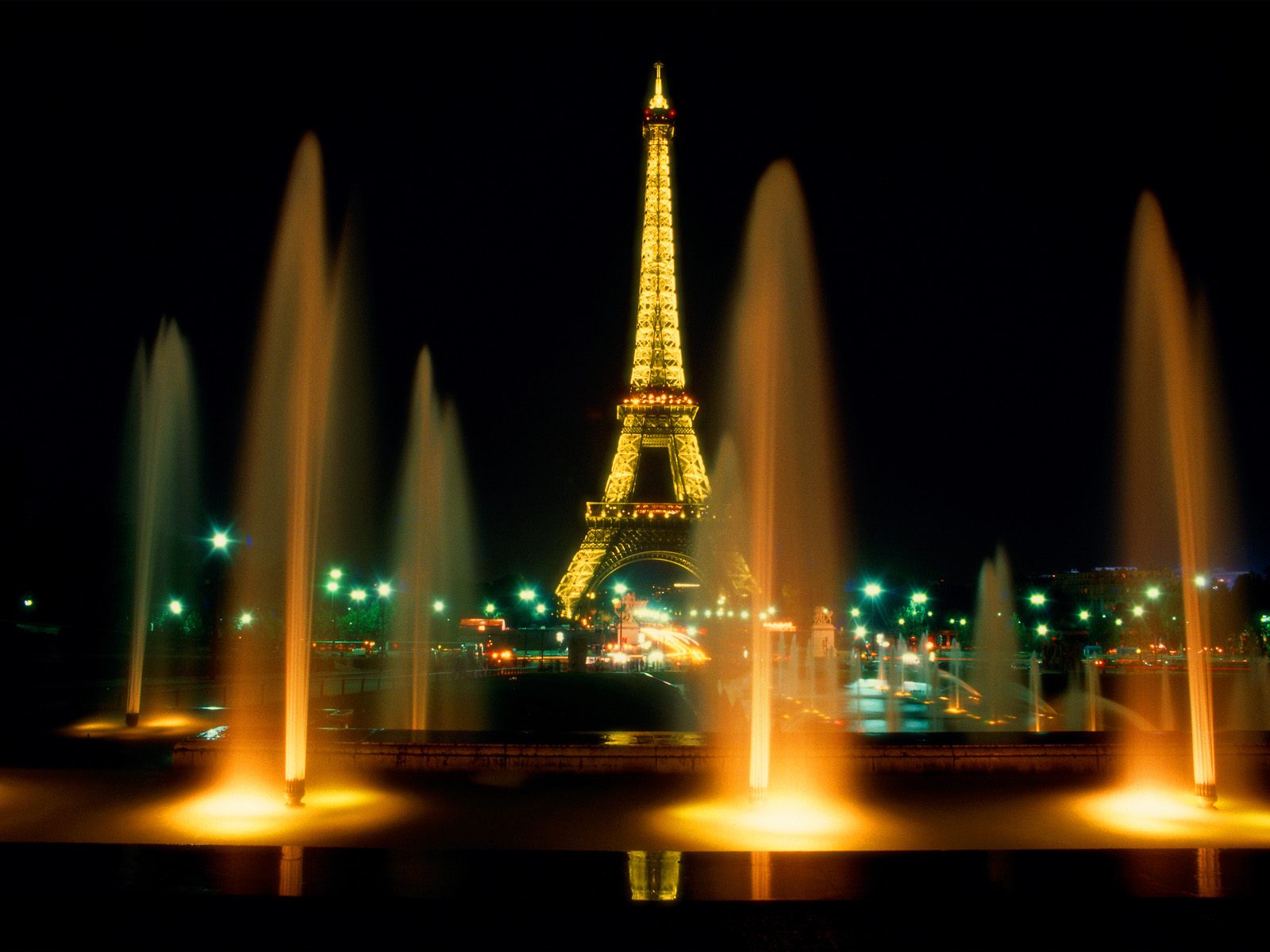 https://4.bp.blogspot.com/_G3JHNPplIHw/TIHQxWtjhII/AAAAAAAAABk/eVfLihMA2oE/s1600/Eiffel_Tower,_Night.jpg