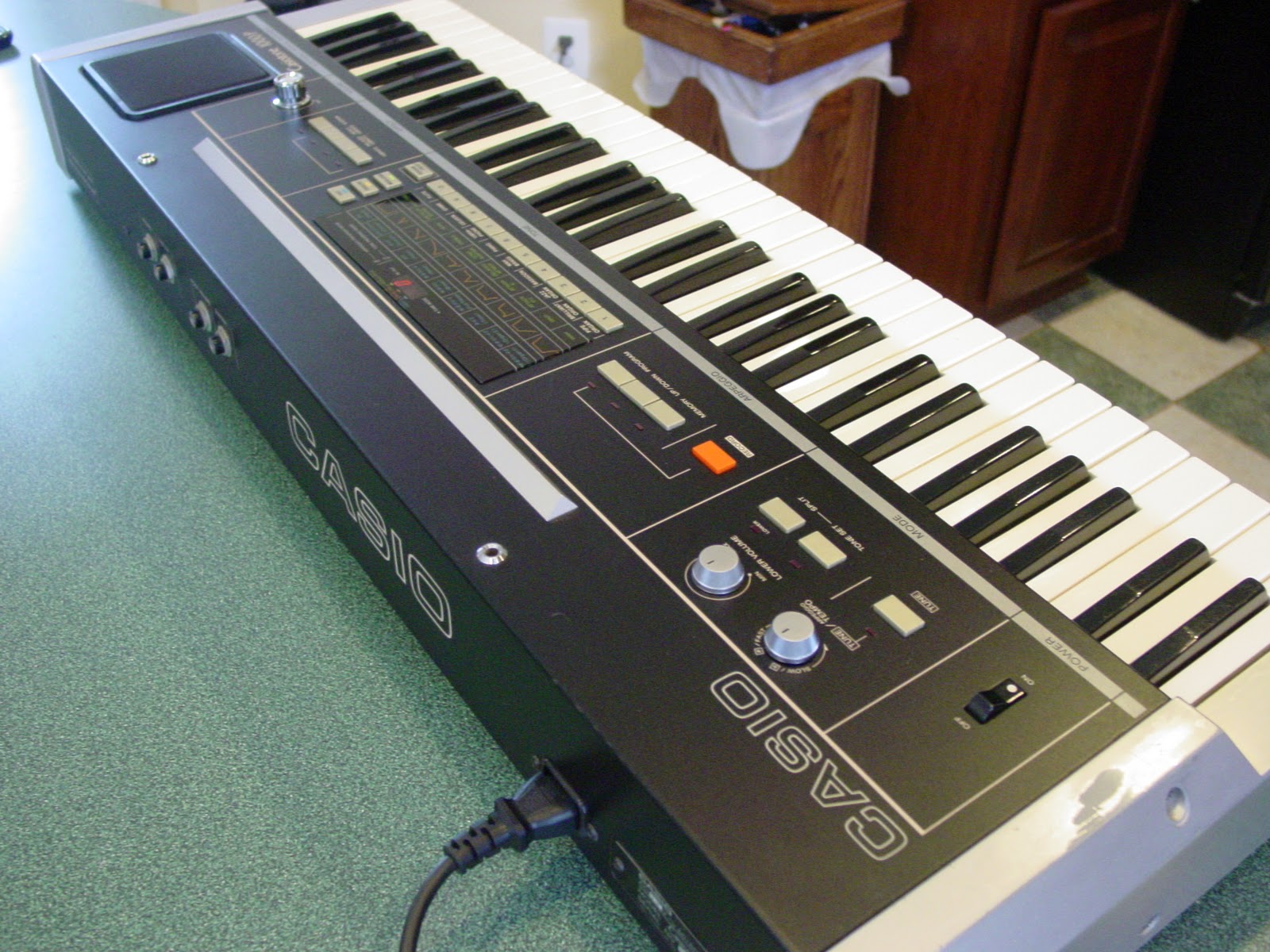 SolidStateCollective: Casio Synthesizer - Casiotone 1000P