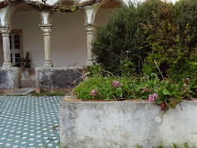 Um recanto verde no Convento de António Varatojo, em Torres Vedars