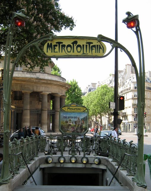 [Monceau+metro+stop+1+May+07.JPG]