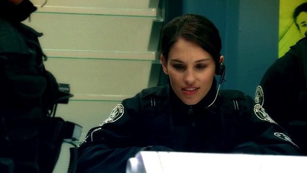 [Jules_Flashpoint+2x11+-+9.jpg]