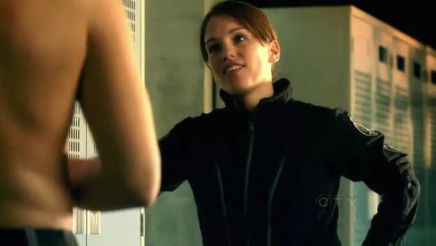 [Jules_Flashpoint+2x11+-+5.JPG]