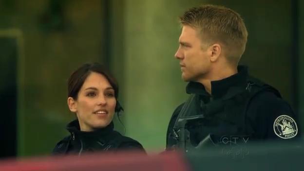 [Jules_Flashpoint+2x11+-+18.JPG]