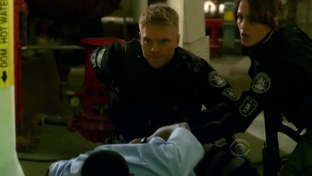 [Jules_Flashpoint+2x13+-+23.jpg]