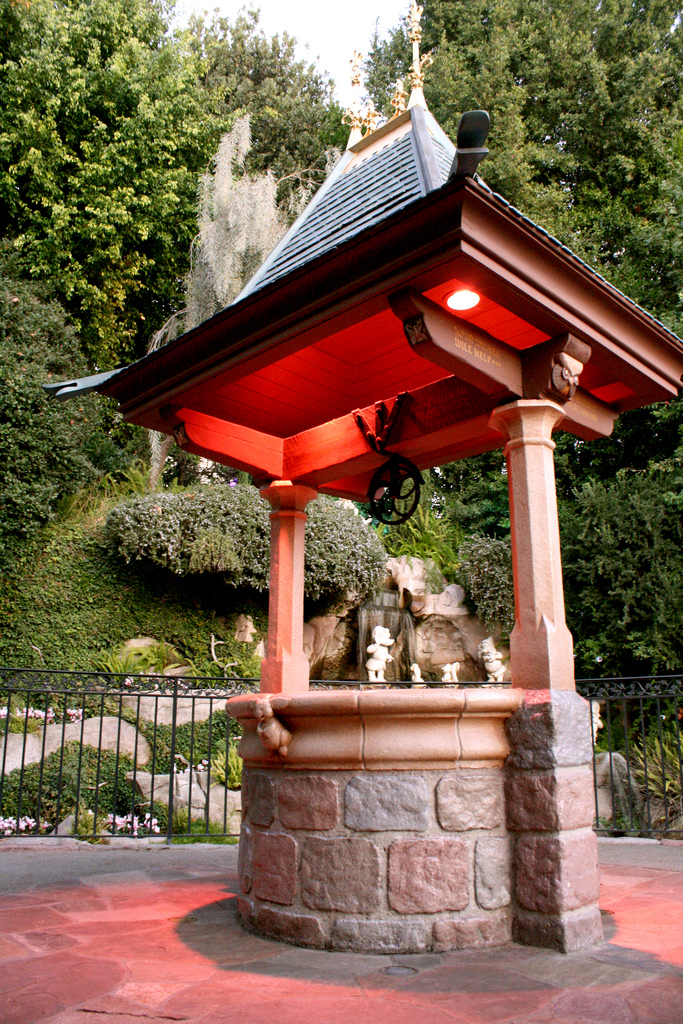 Think Disney: Snow White Grotto