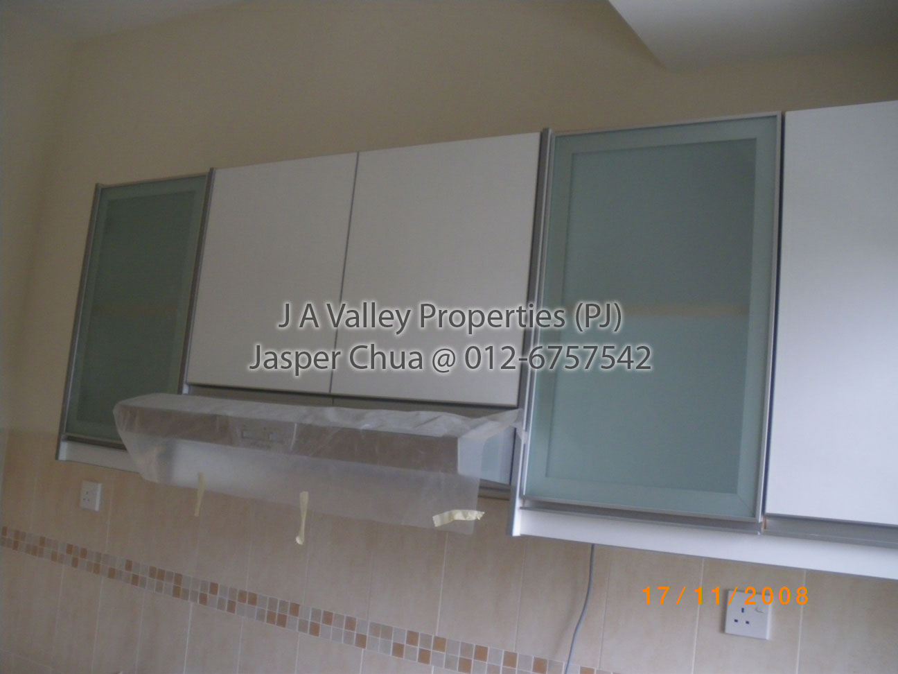 [e_kitchencabinet.jpg]