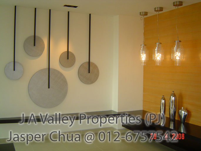 [living_light_e.jpg]