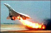 Crash du Concorde 203 BTSC au départ de Paris vers New York le 25 juillet 2000, 60 secondes après le décollage. Les 100 passagers et les 9 membres d'équipages seront tués dans l'accident ainsi que 4 personnes qui résidaient dans l'hôtel sur lequel s'est écrasé l'avion supersonique.