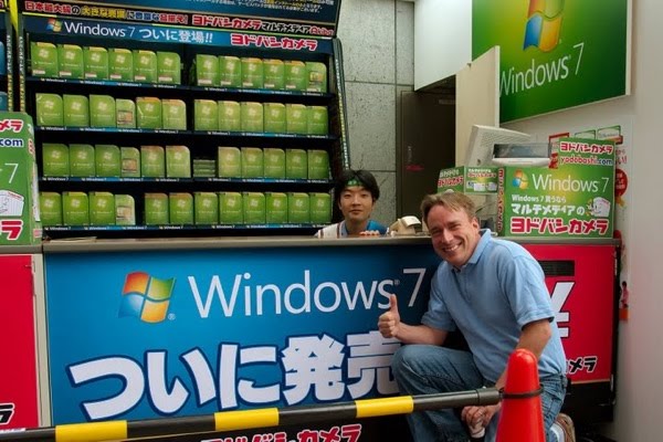 [linus-torvalds-gives-windows-7-a-big-thumbs-up.jpg]