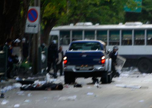 [64i3zs467871-02.jpg]