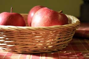 Bowl or Fridge? How to best store your apples