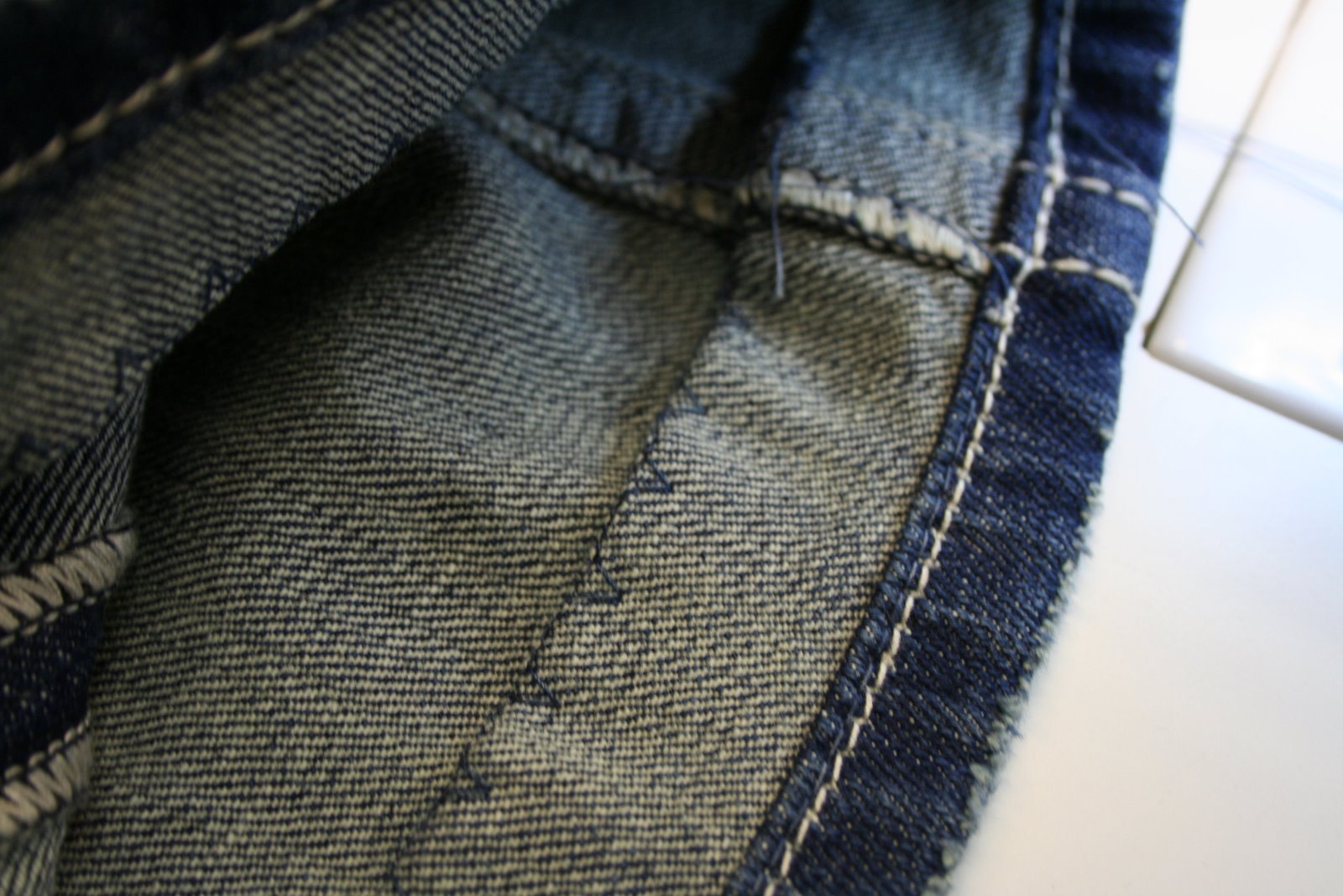 hemming-jeans-with-original-hem