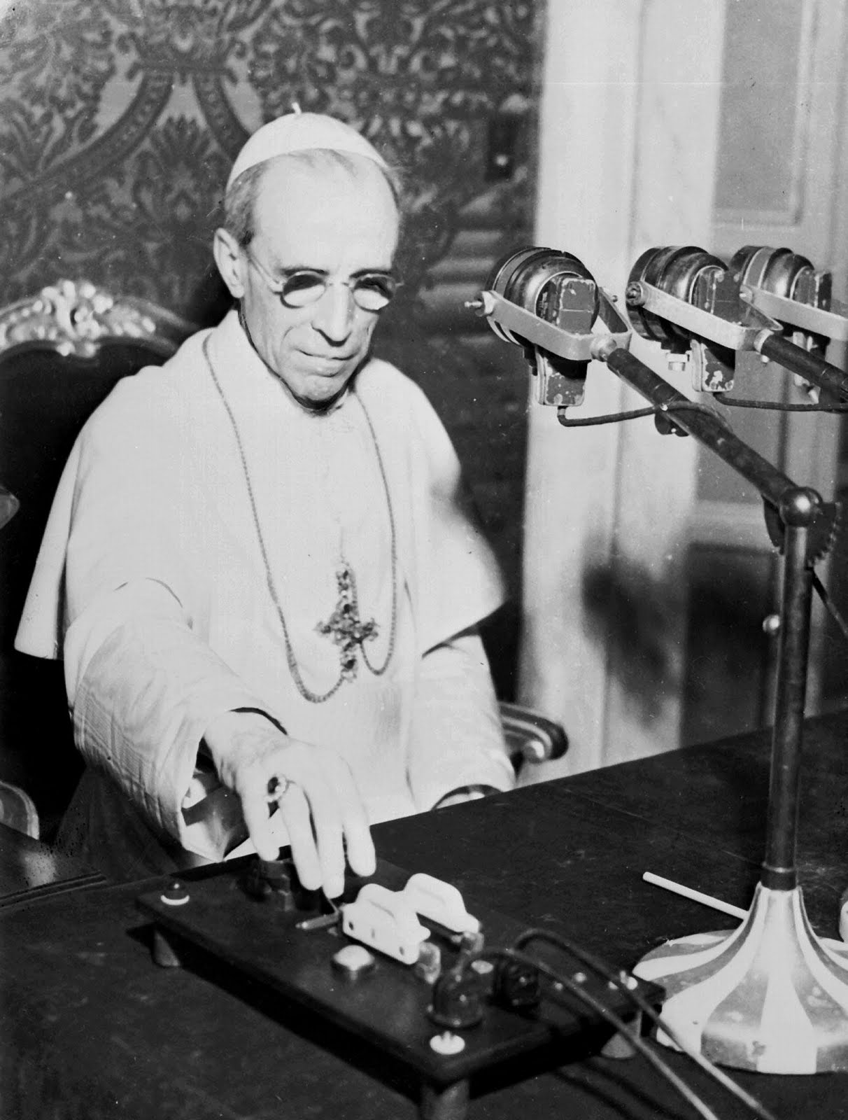 La Ragione e la Fede: Il silenzio pubblico di Pio XII fu in realtà una