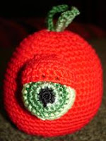 Free crochet tomato amigurumi pattern