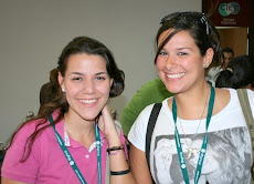 A la izquierda Mariana Torres y Sandra Santa Maria, estudiantes de la Escuela de Diseño UNE