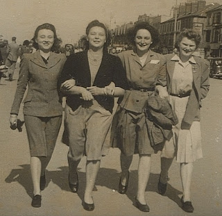 Mair Hope Griffiths, Dorothy Beech, Joan Roberts, Enid Roberts Rhyl promenade
