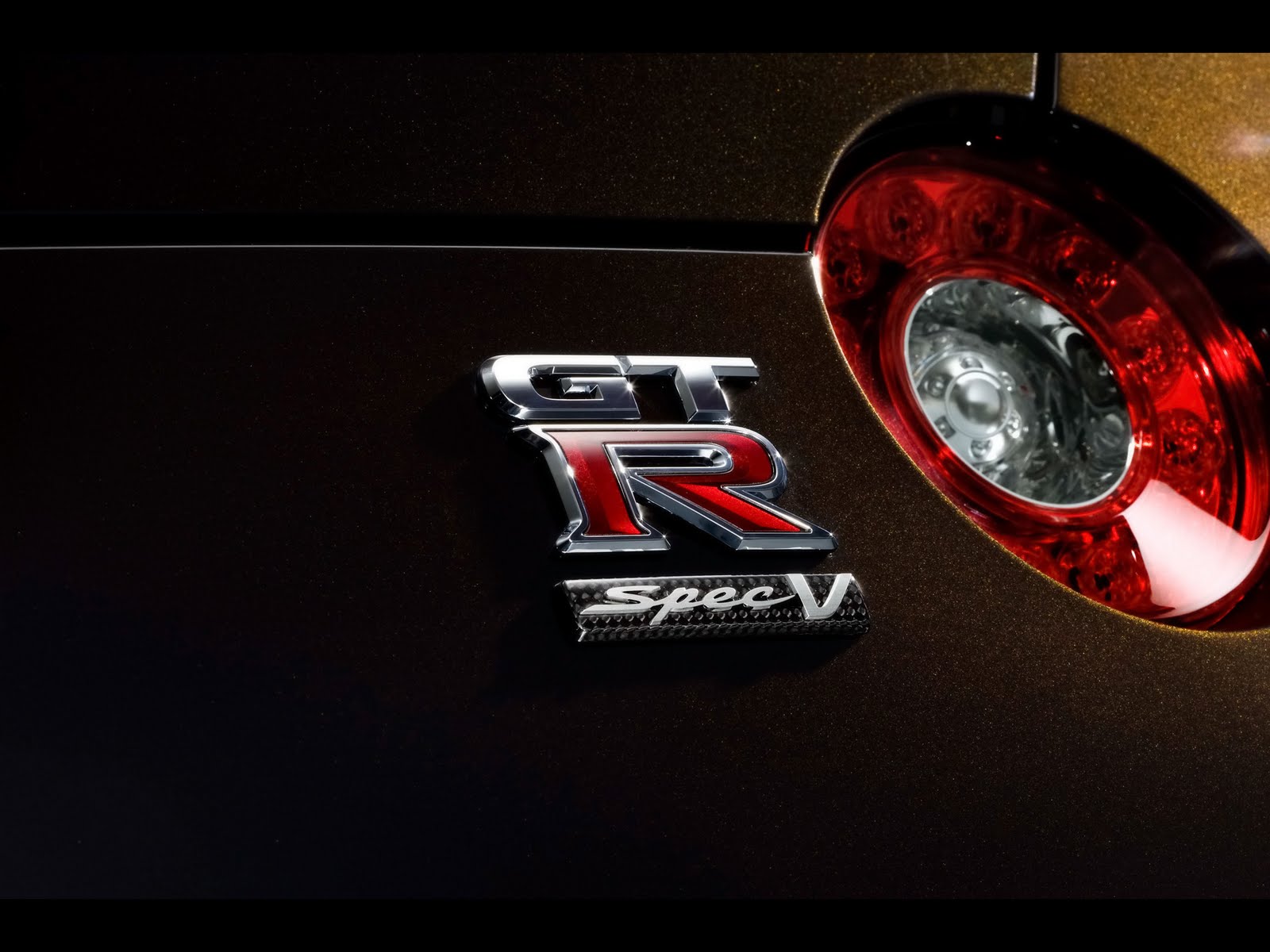 [2009-Nissan-GT-R-SpecV-Badging-1920x1440.jpg]