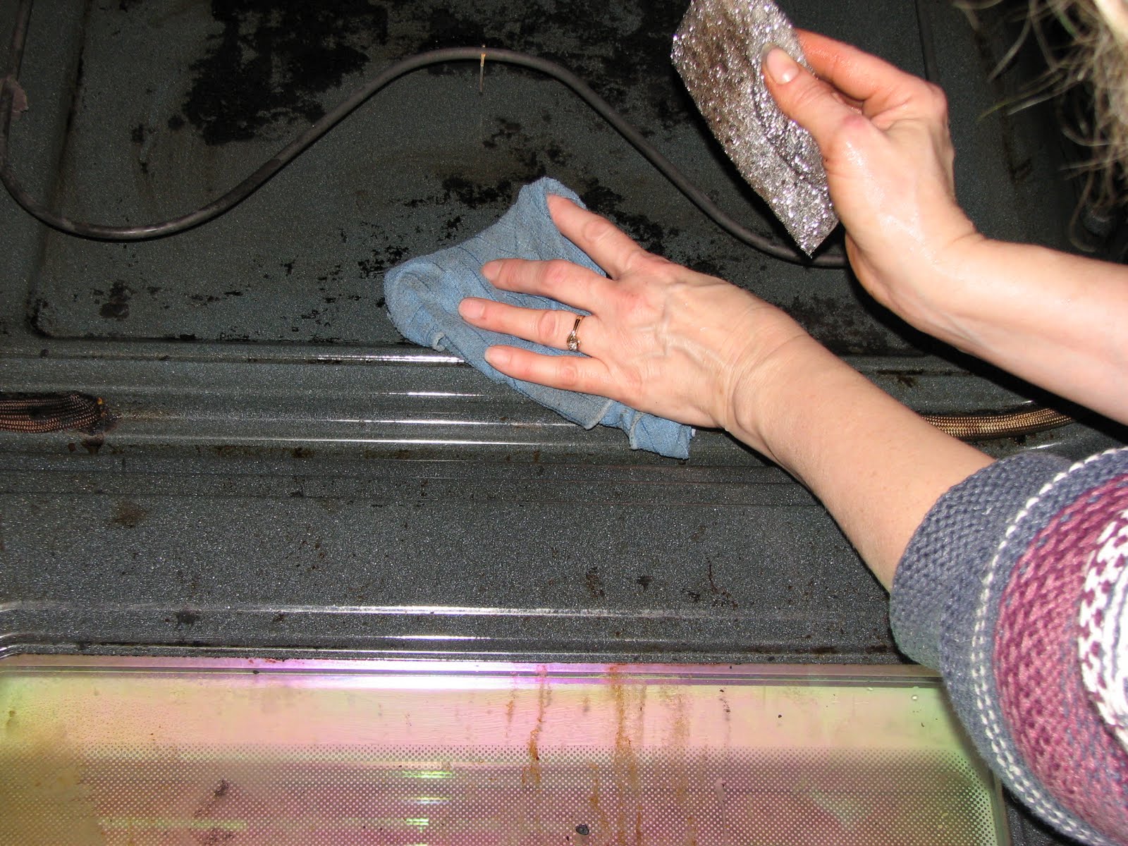 Pam's Cleaning Blog Cleaning a very dirty oven!