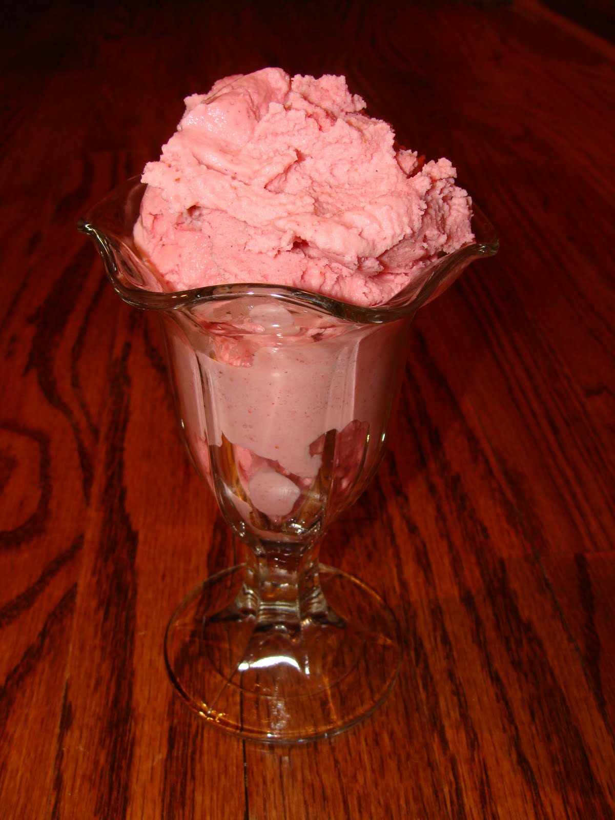 [strawberry+ice+cream1.jpg]
