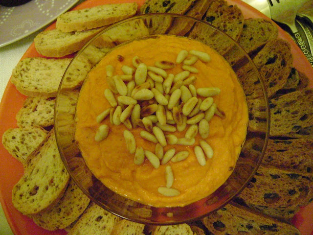 Közlenmiş biberli çamfıstıklı humus