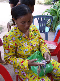 CWF-Kep Woman & Bracelets